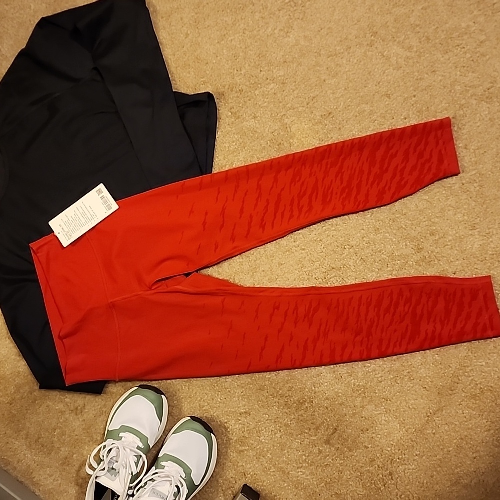 NWT Lululemon Athletica Lunar New Year Wunder Under Tight 25" Size 6 Dark Red